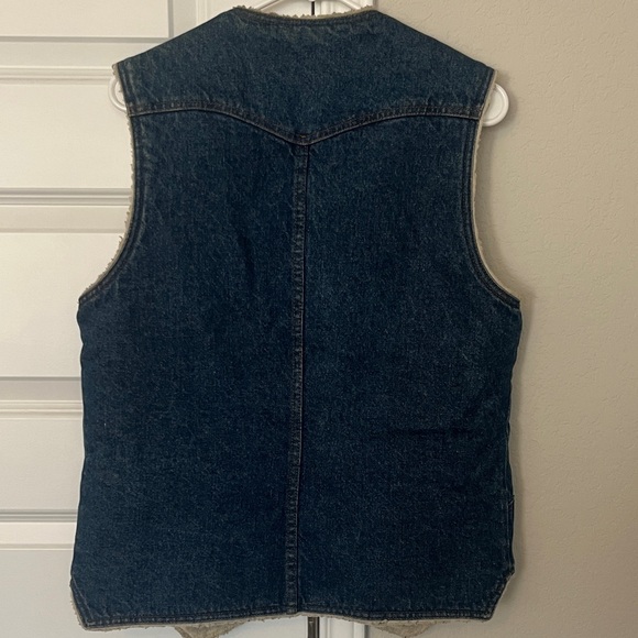 Vintage Levi's Dark Blue Denim Vest with Shearling Lining - Picture 6 of 8